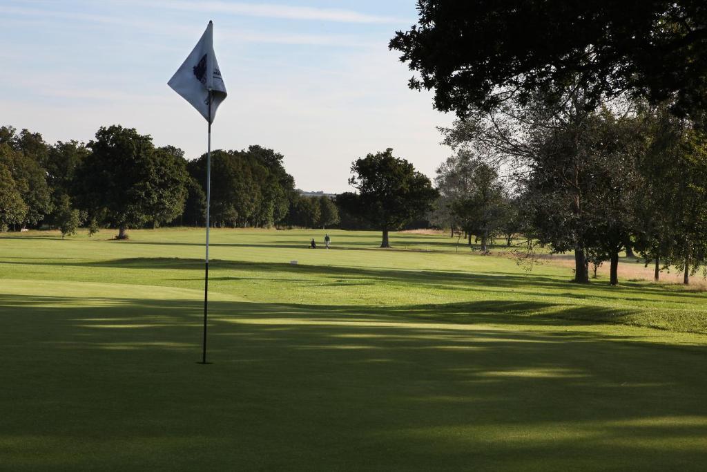 Weald Of Kent Golf Course And Hotel Headcorn Exterior photo