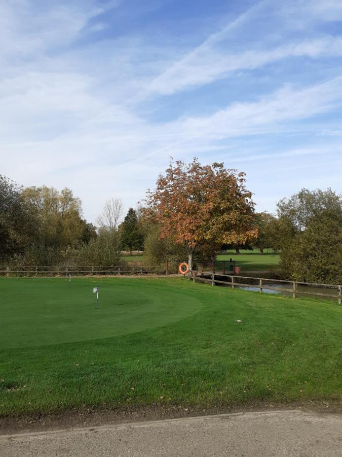 Weald Of Kent Golf Course And Hotel Headcorn Exterior photo